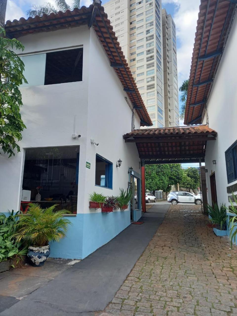 Cr Hotel Bueno - Antigo Hotel Serras De Goyaz Goiania Bagian luar foto Entrance of the museum