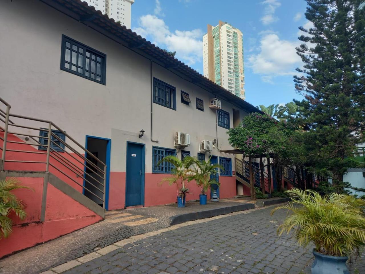 Cr Hotel Bueno - Antigo Hotel Serras De Goyaz Goiania Bagian luar foto The school's main building