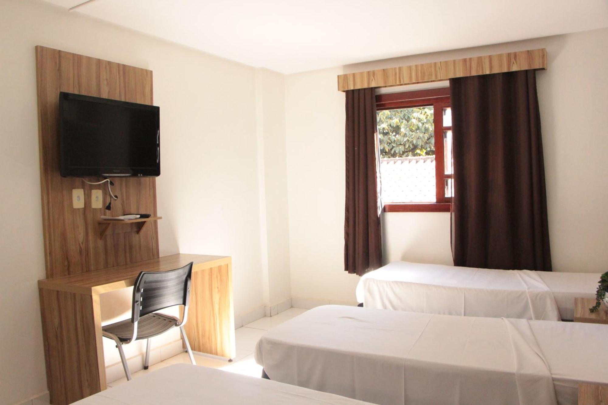 Cr Hotel Bueno - Antigo Hotel Serras De Goyaz Goiania Bagian luar foto A room at the hostel