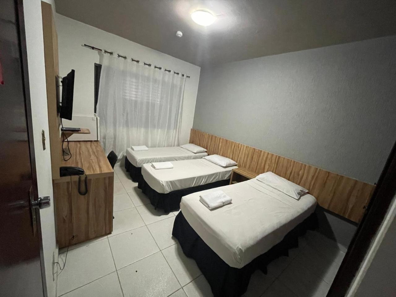 Cr Hotel Bueno - Antigo Hotel Serras De Goyaz Goiania Bagian luar foto A room at a motel in Brazil
